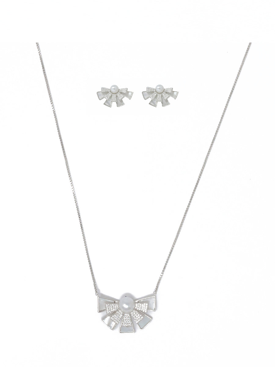 Aurora Fan Pearl Set