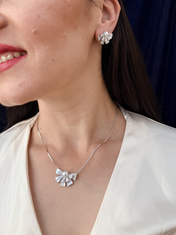 Aurora Fan Pearl Set