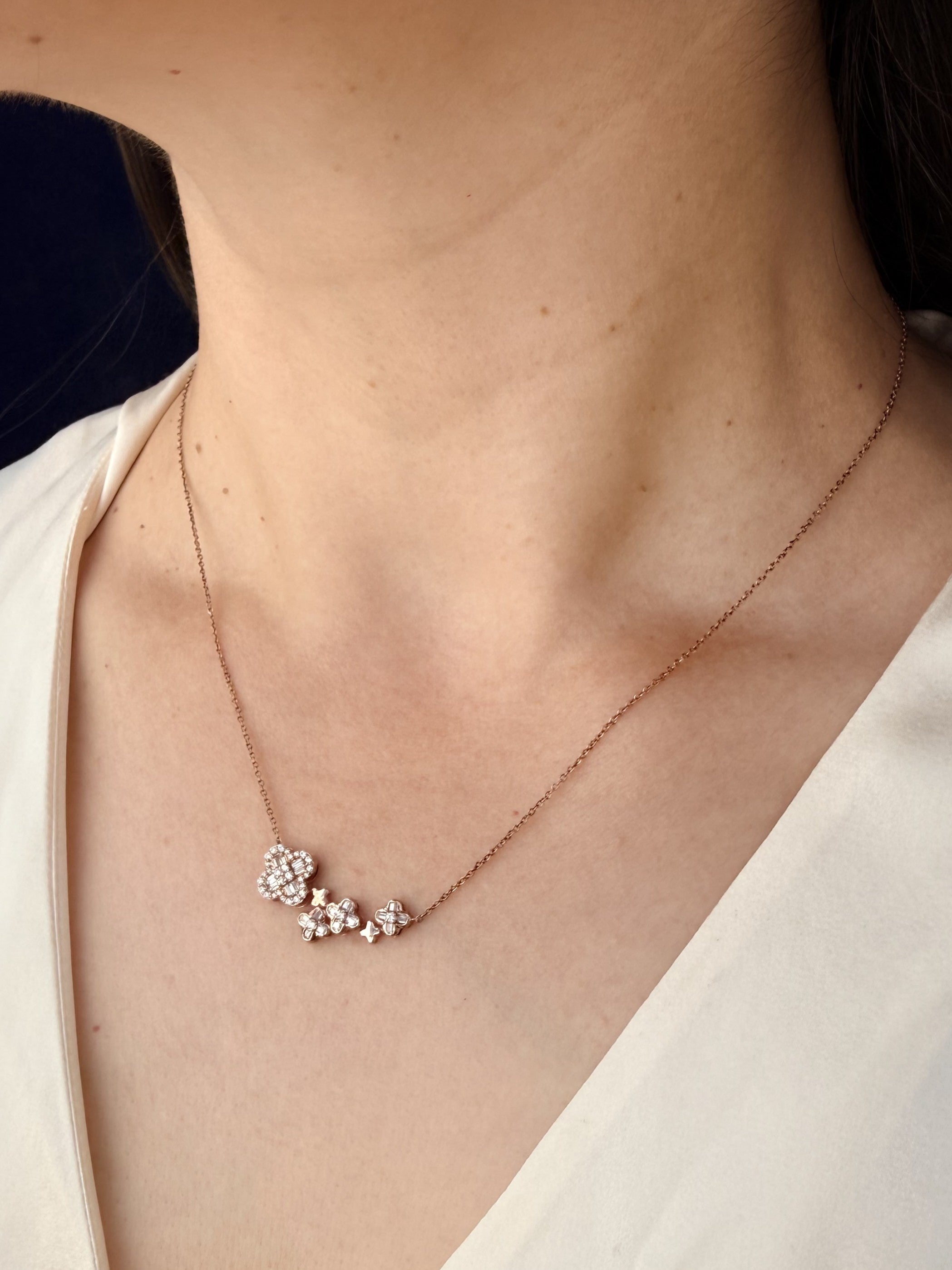 Clover short necklace