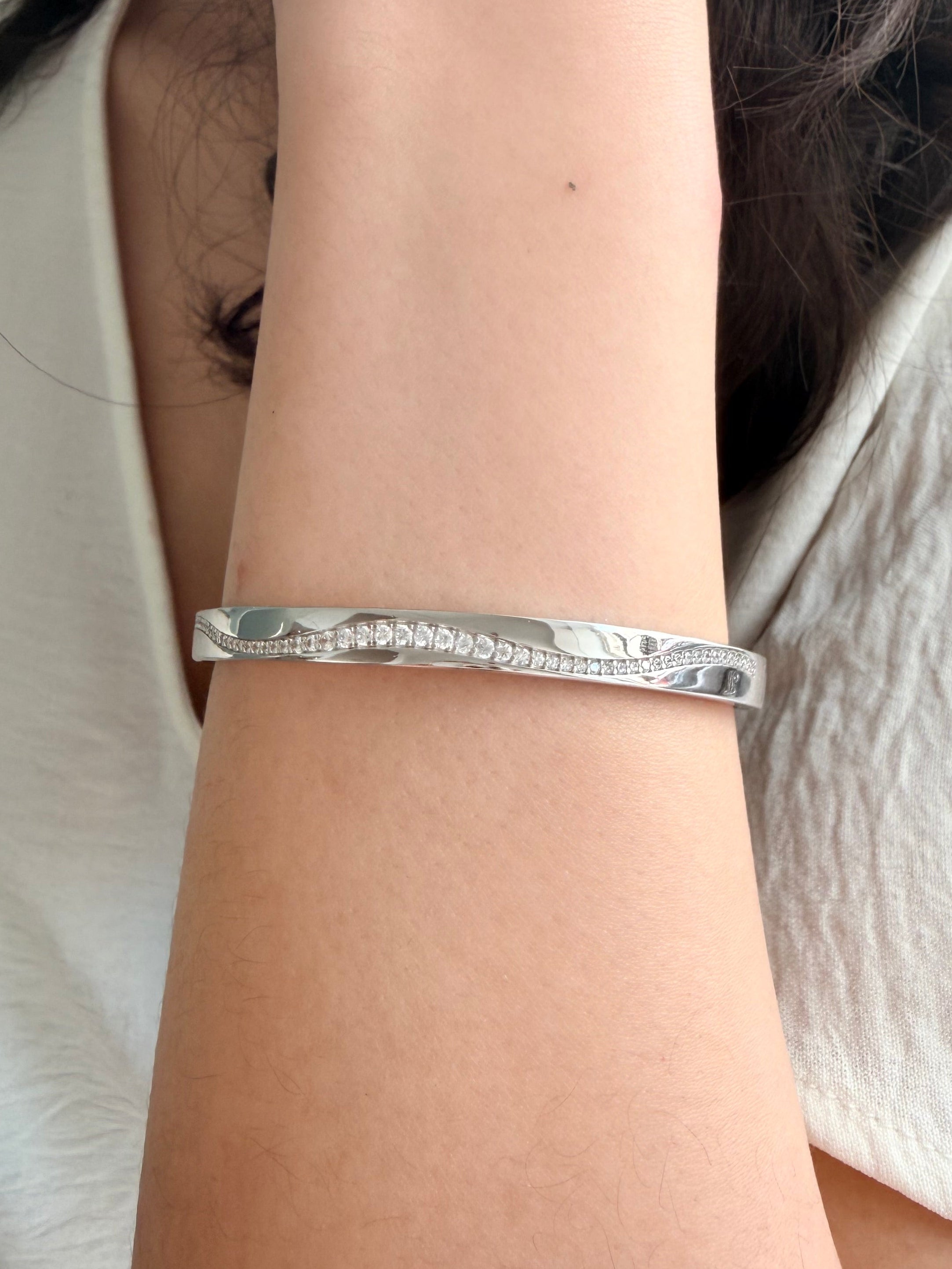 Vera Shine Cuff