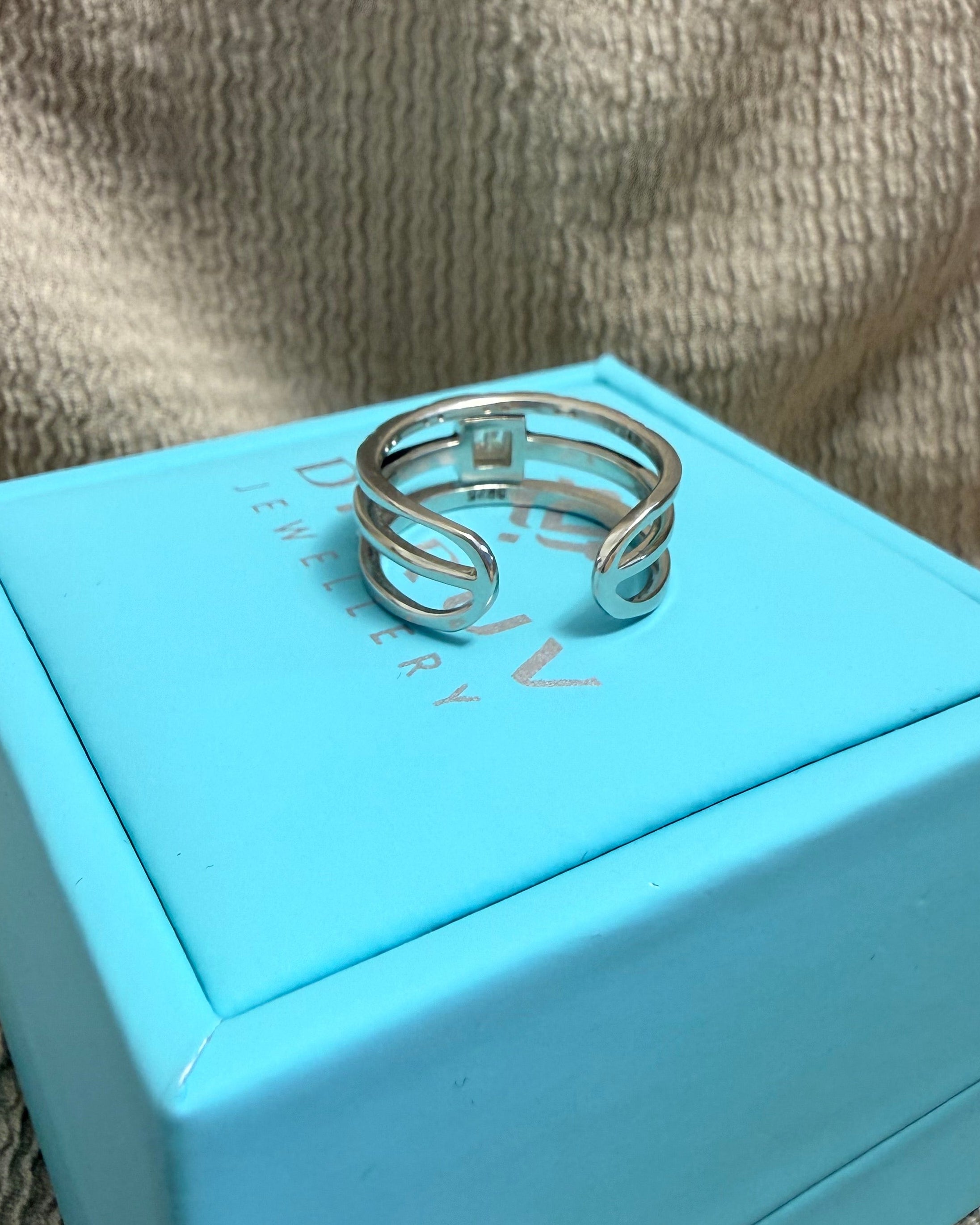 Ursa Adjustable Ring