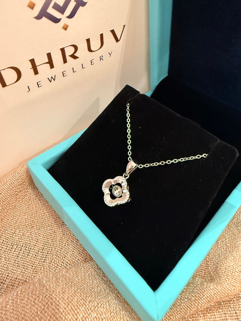 Maelis Necklace